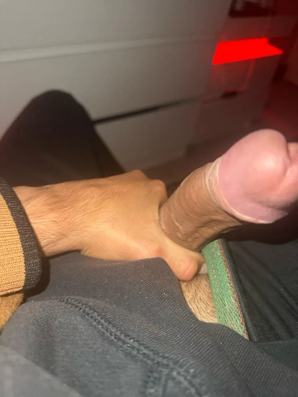 I’(m)24 Anyone around wellard keen to meet