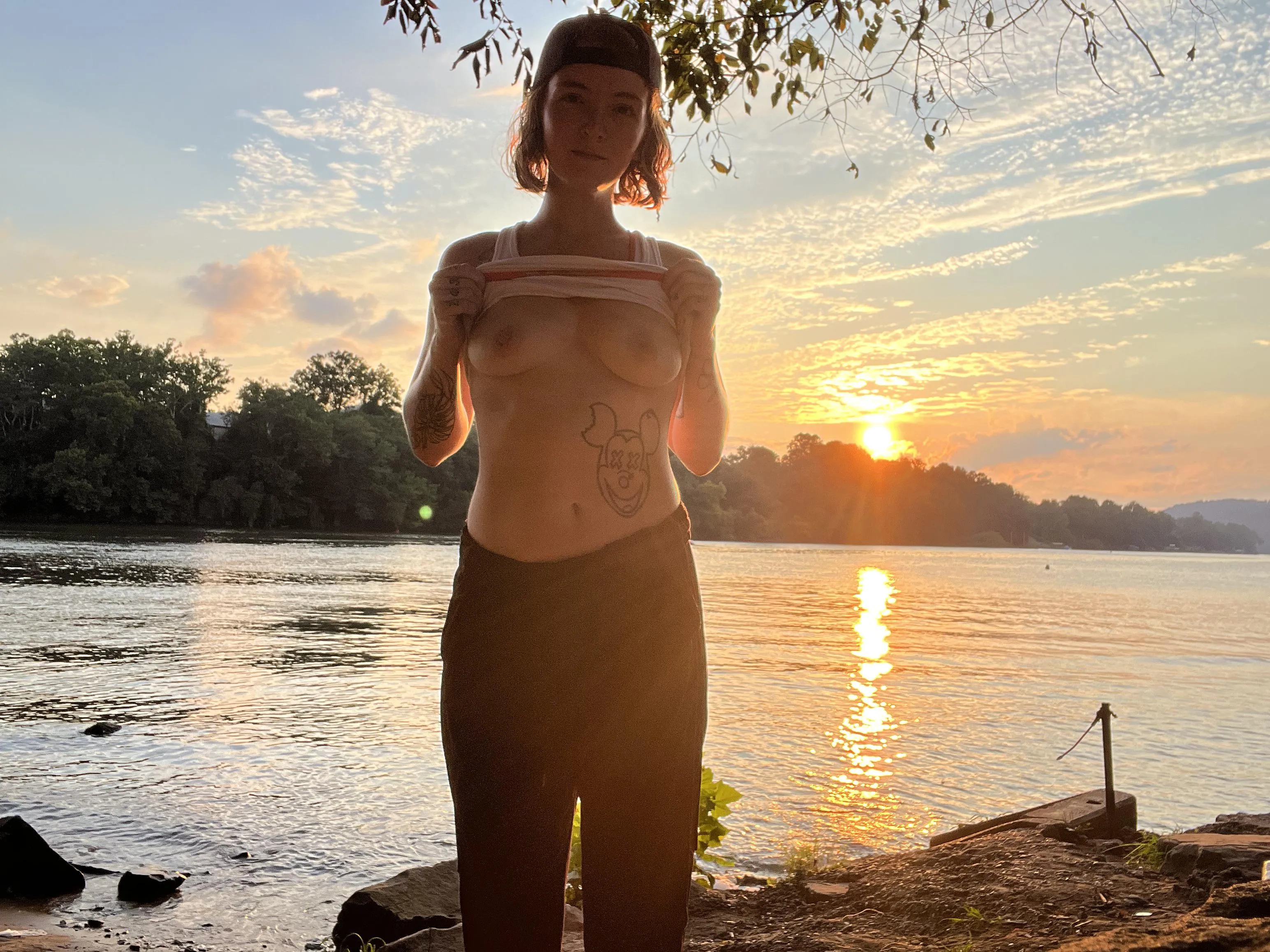Nothing beats a sunset and some pretty titties 🥰
