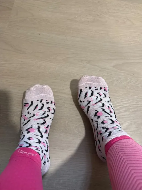 Seeing my white toes through my socks looks so hot 🥵💕 wouldn’t you agree? Pre 12 hours shift 🥰