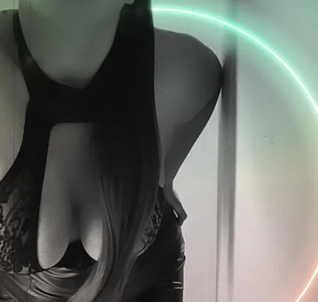 Tuu viettää mun kaa kuuma ilta 🥵