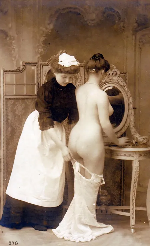 A well deserved bottom thrashing for her ladyship from the maid