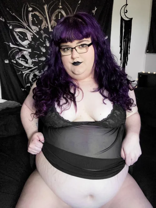 Big belly goth gf 🖤