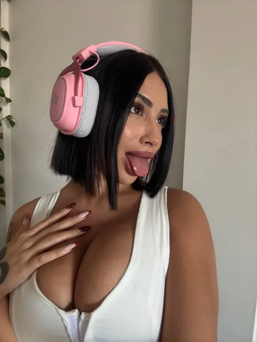 Could u keep up with the wild energy of gym bimbos?