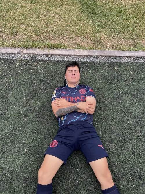 I need a homie who’s down to play soccer and hehe who likes cock too ya know? Lil secret hehe