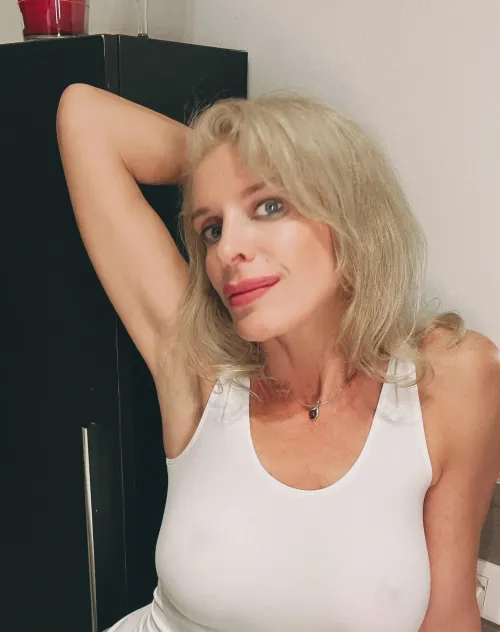 Im excited to show you my armpits and look forward to you licking my smooth armpits