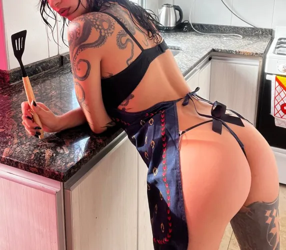 Would u let me feed u or would u pin me down?