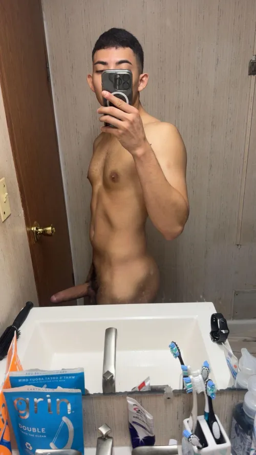 21 yr old hung latino bottom. from 919 area. into blowjobs, handjobs, doms, muscles, and sex;). cant host, im mobile. dm me