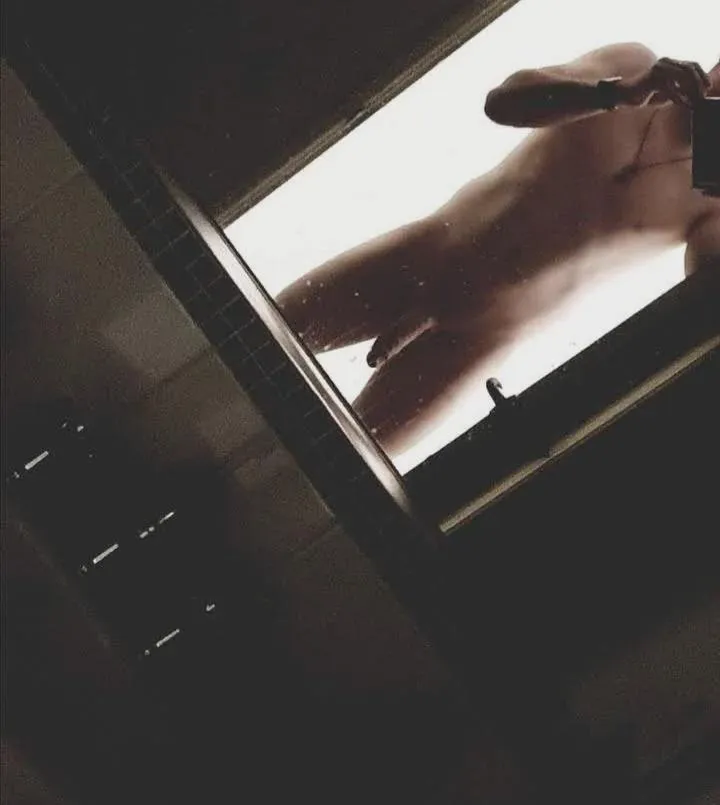 Any girls in the ellenbrook area ? Not much to do out here.. (M)