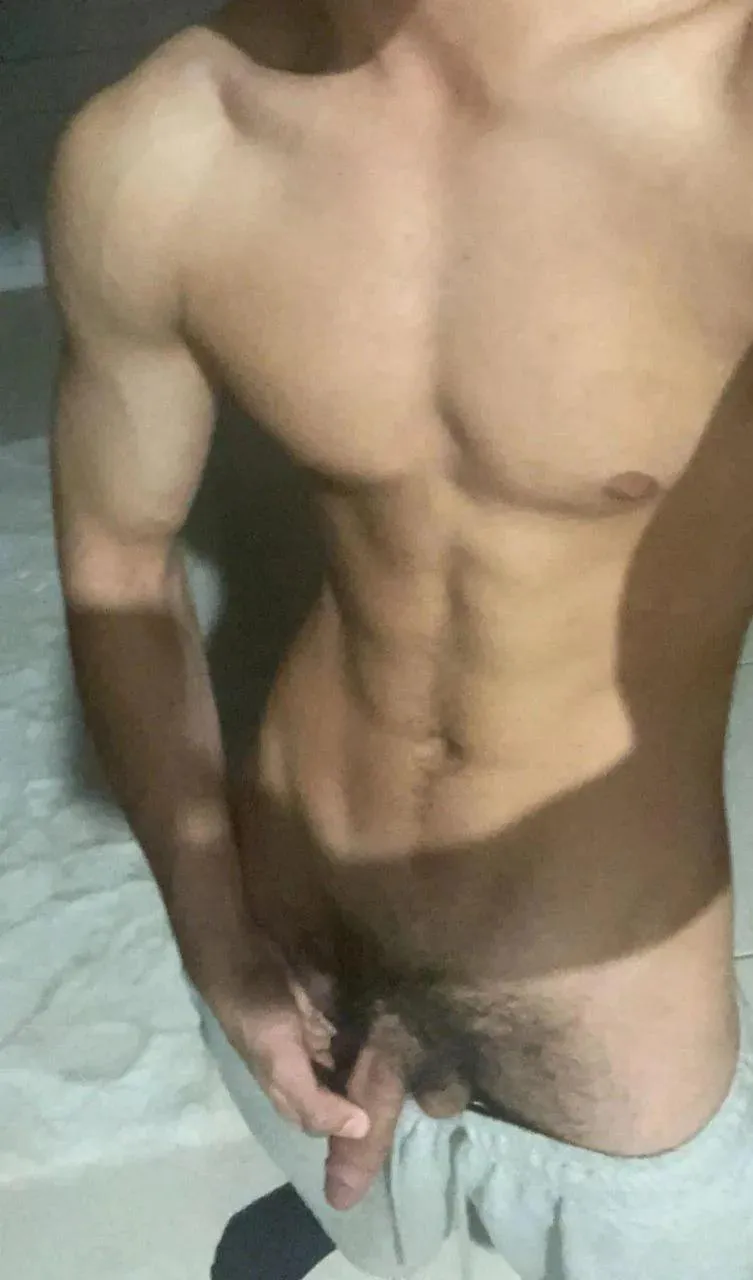 [19] Who wants to see my college soccer cock hard? ;)