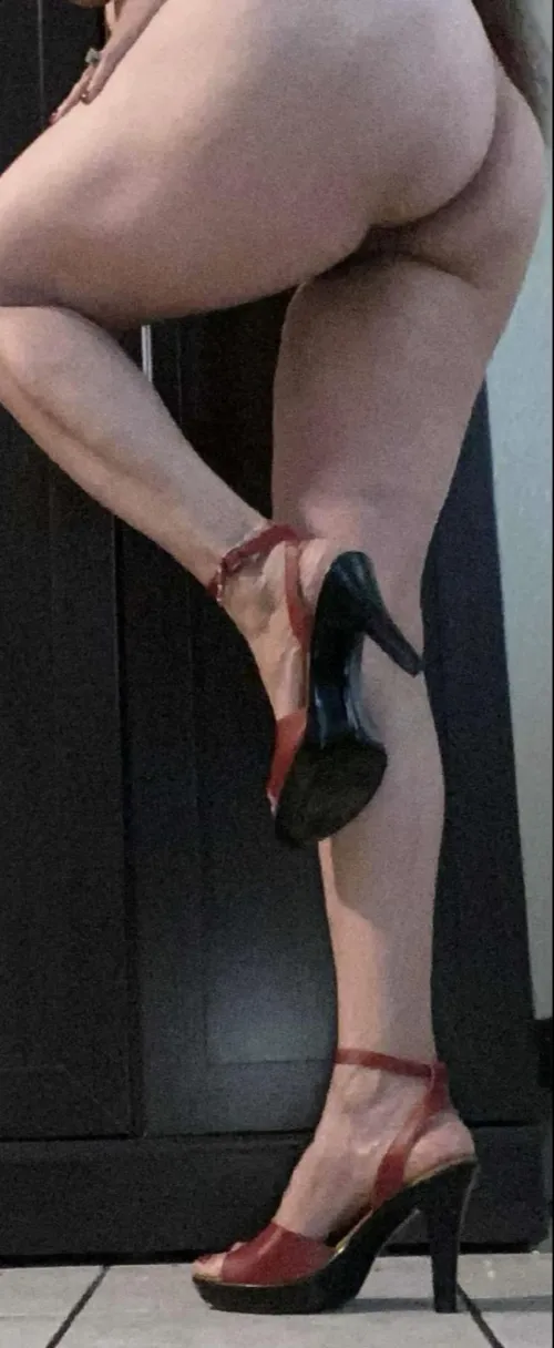 Hola. Around the house footwear. Right? Gilf63