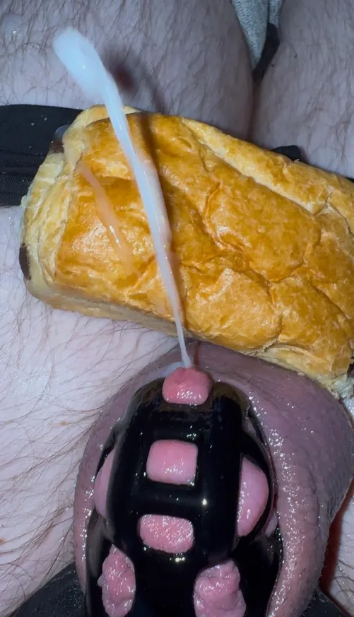 Locked cum croissant