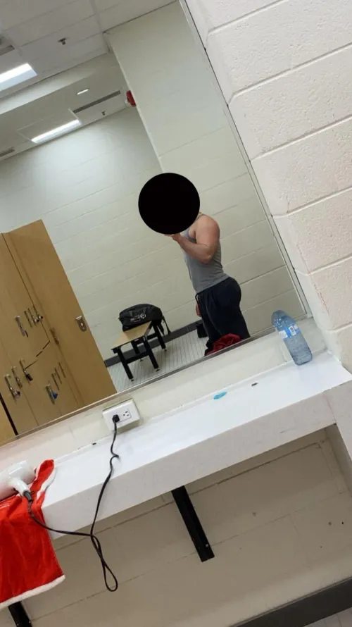 Masc gym bro looking for other fit/muscle gym bros hmu