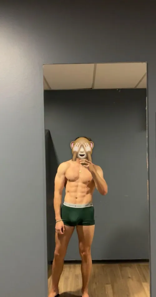 Muscular enough to be a twunk?