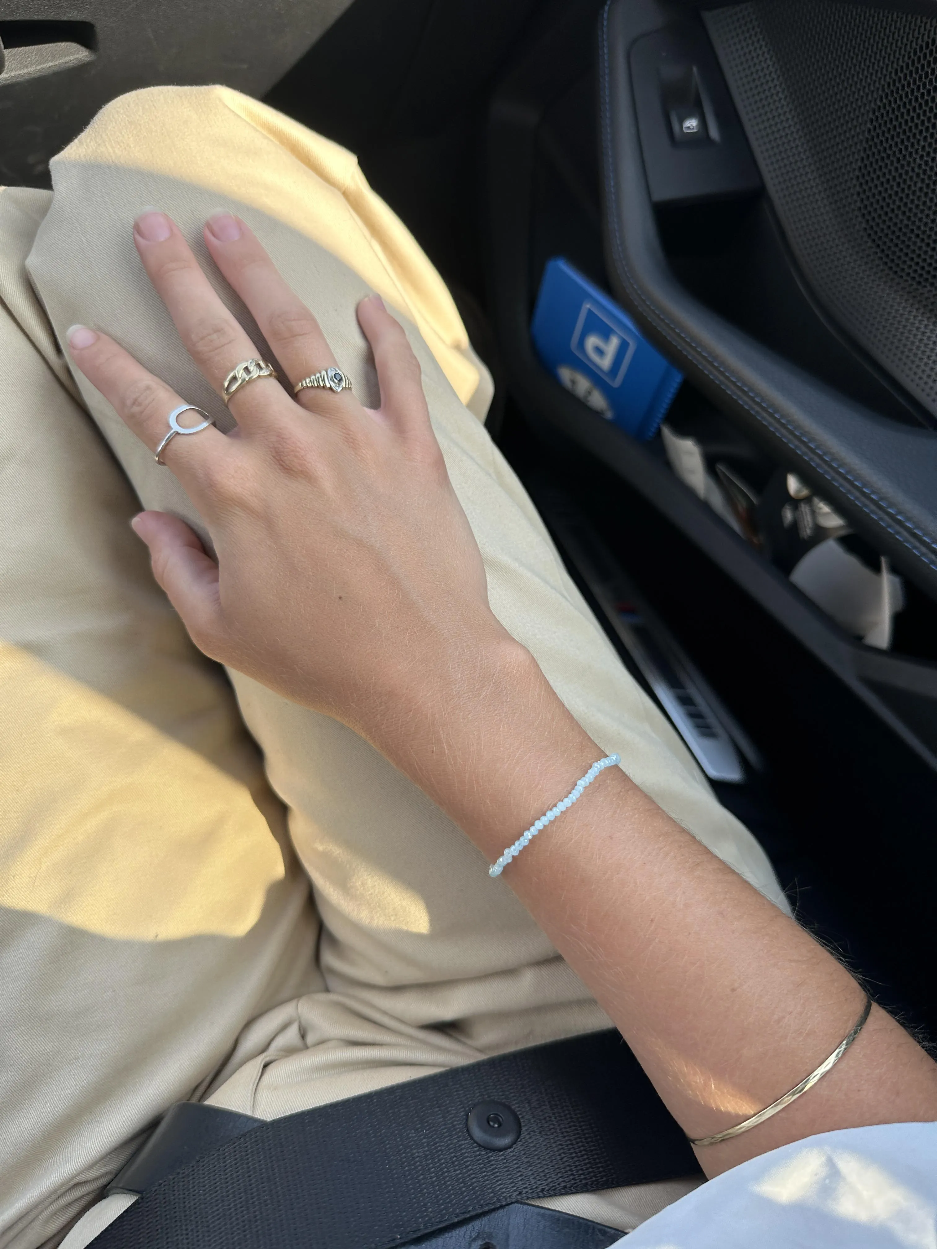 My hairy [arms].. do you like them?