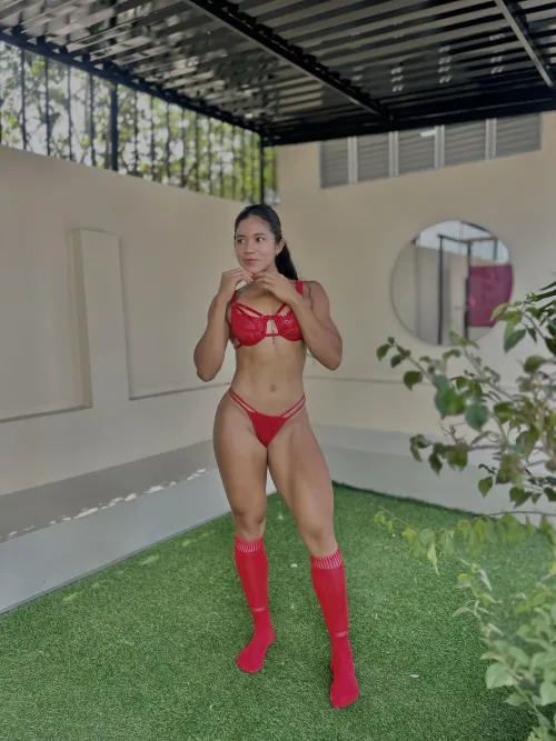 My red kneesock make me hot