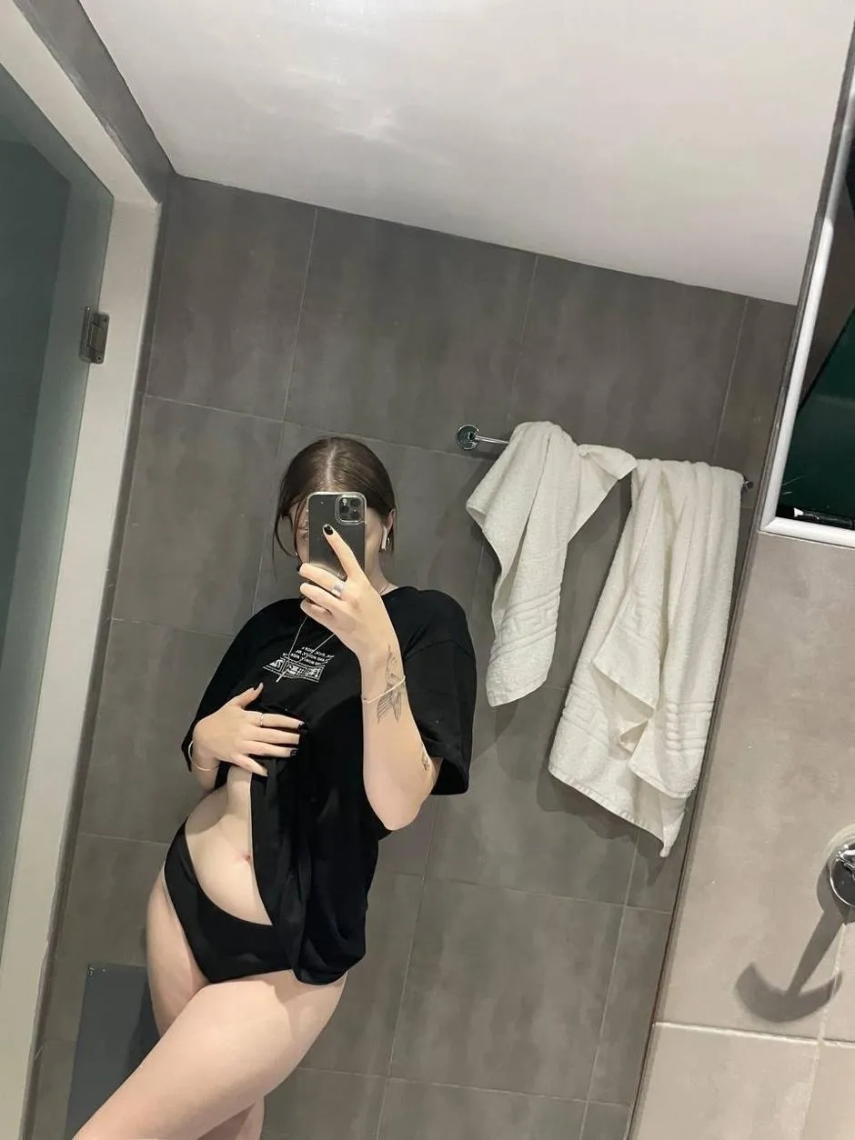 19 [F4M] I blush easy, wanna see what else I do?