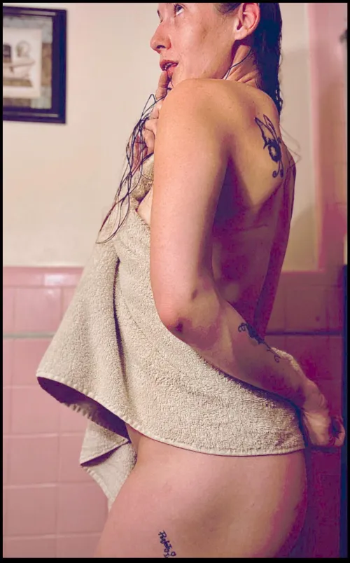 Cum get a little wet with me