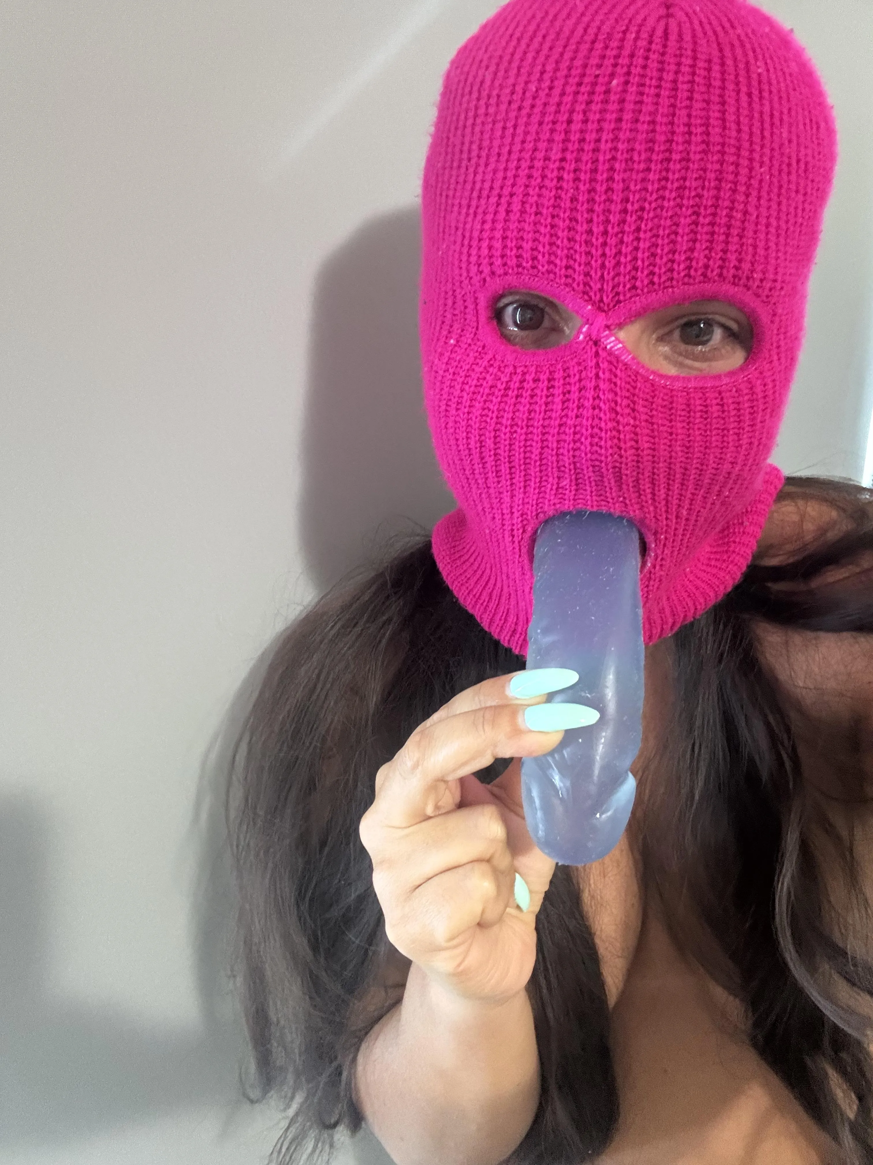 Do you want to see it go further down my throat? 👅😈