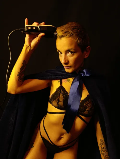 Hair fetishist, sorceress and artist. .