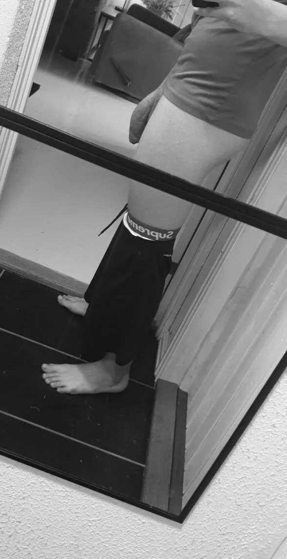 I always get stared down in the school showers (19M)