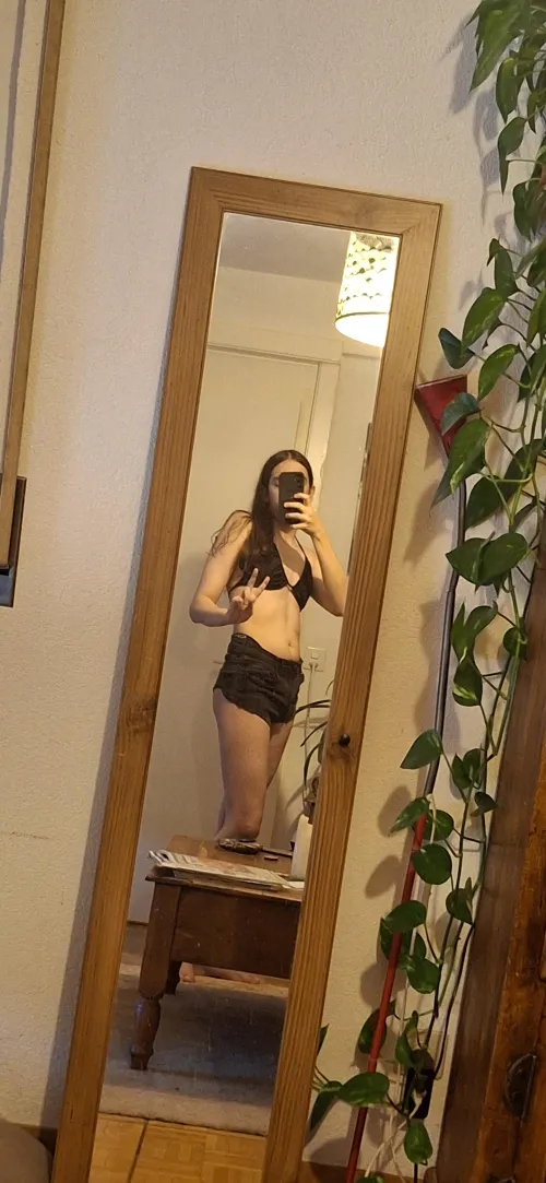 I just cut a jean to make this 😭