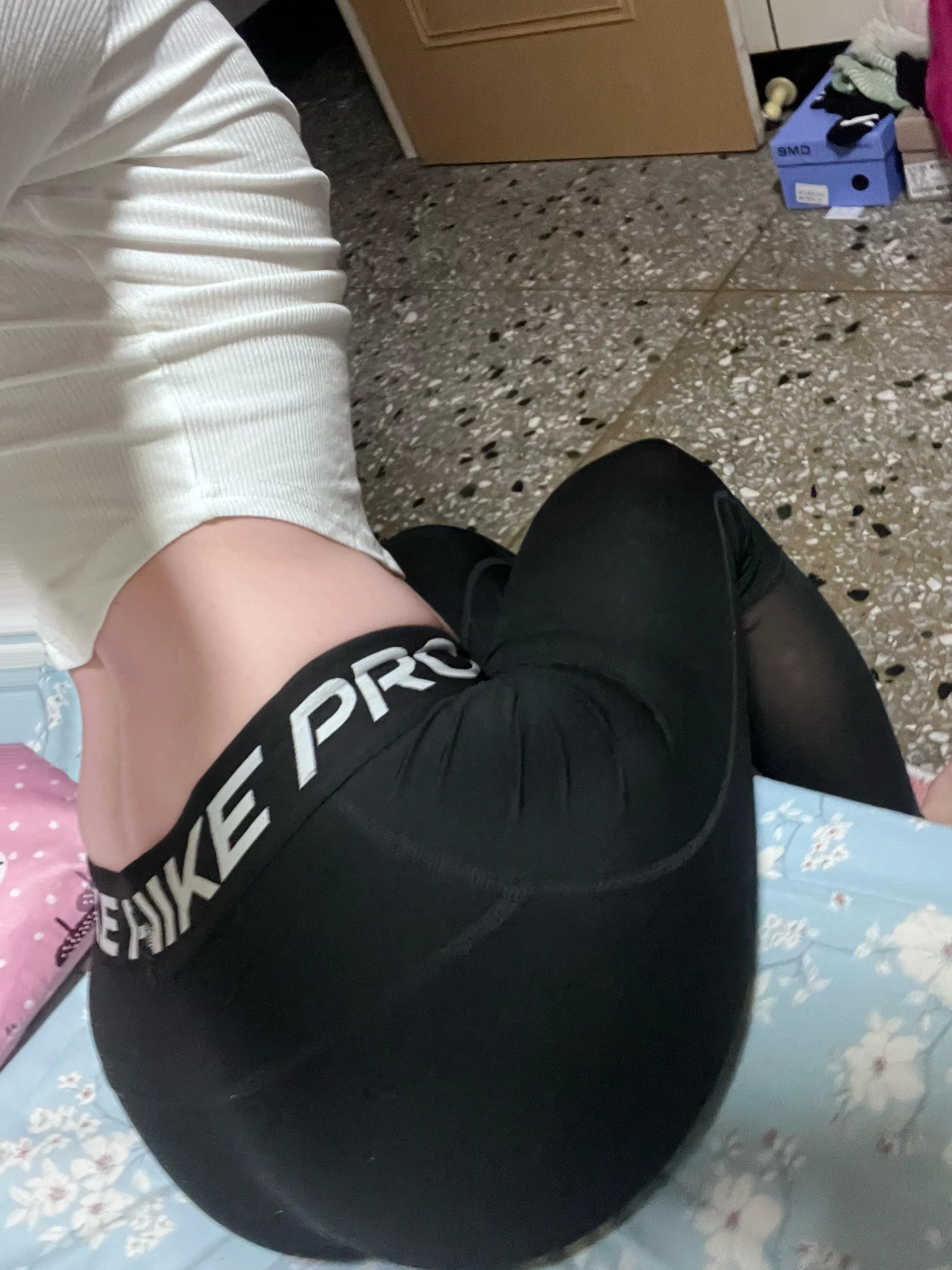 Nike Pro thighs and that perfect peach 🍑 😝