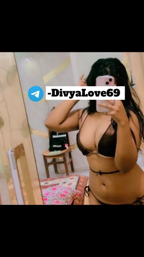 This bikini couldn’t hold much… Is the look sexy enough? (f)