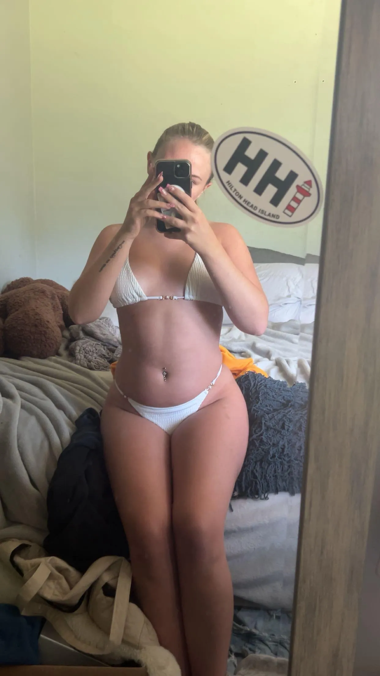 Who wants to go tanning w me 😉