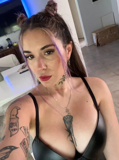 19[F4M] a little charm never hurt anyone