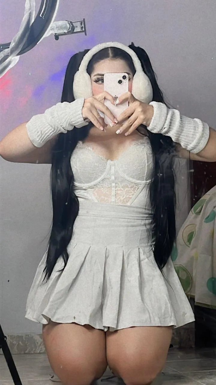 22F, looking for a little fun now that i’m single again and i’m down to fuck. if you’re interested, hmu.