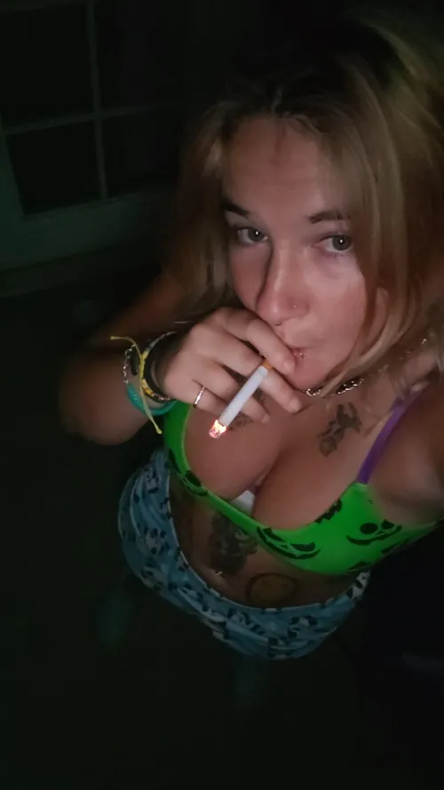 All be your late night smoking gal f21