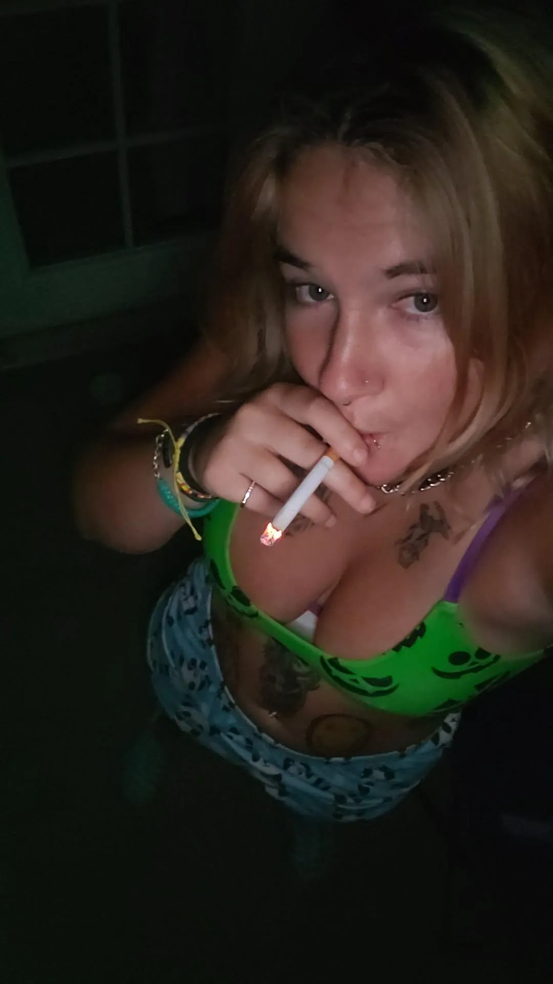 All be your late night smoking gal f21