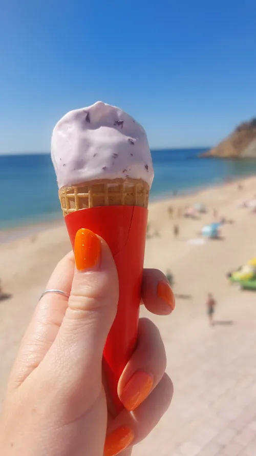 Celebrate National Creamsicle Day with a sweet treat and a set of these delicious nails. 🍦