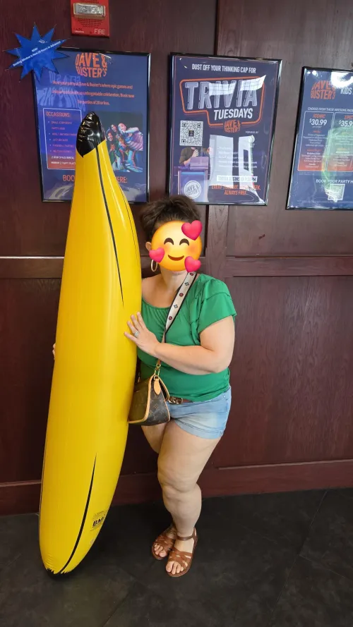 Come watch me play with my banana 🍌