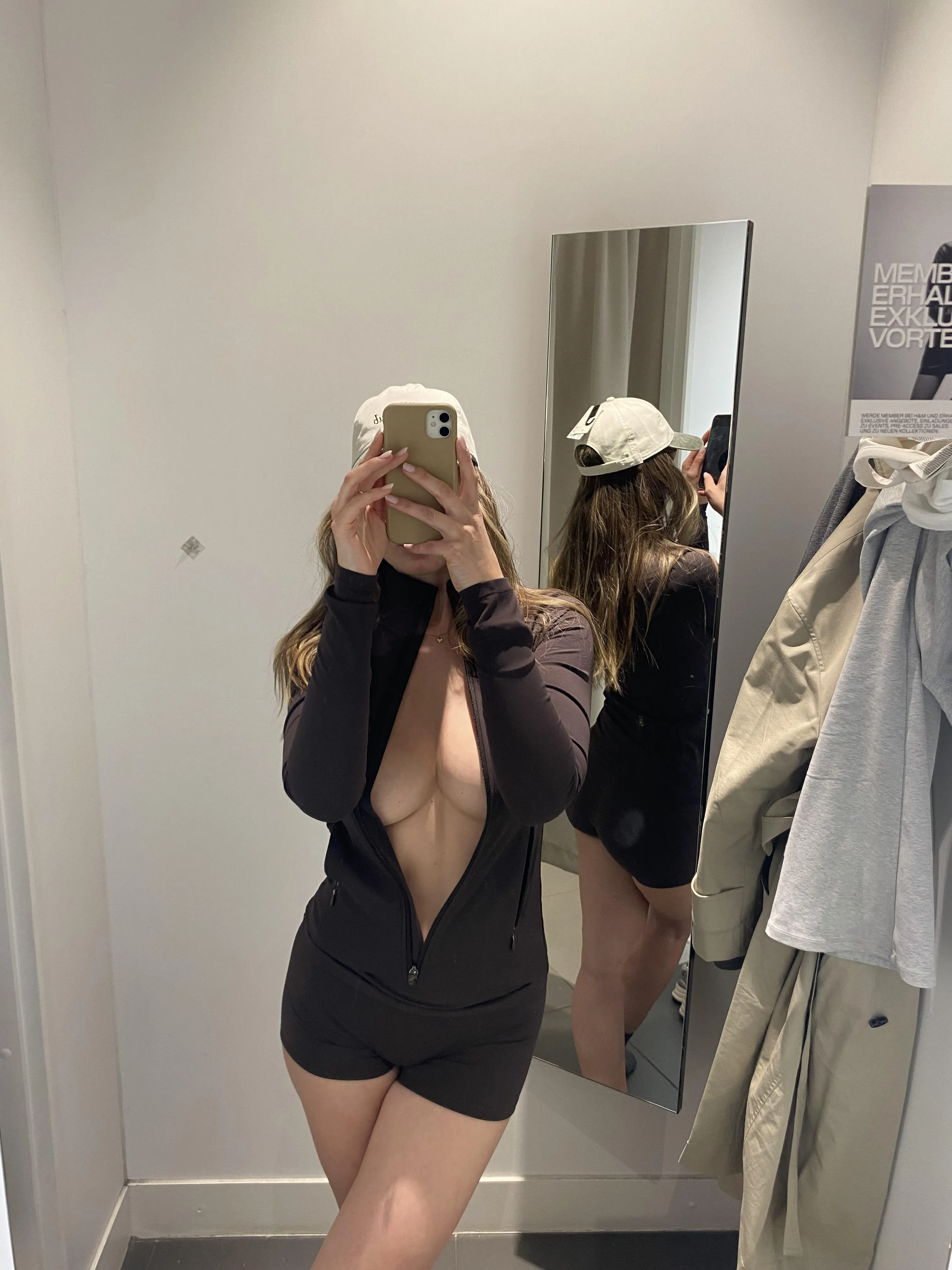 Hast du Lust auf einen Quickie in der Umkleide mit mir? 🤭