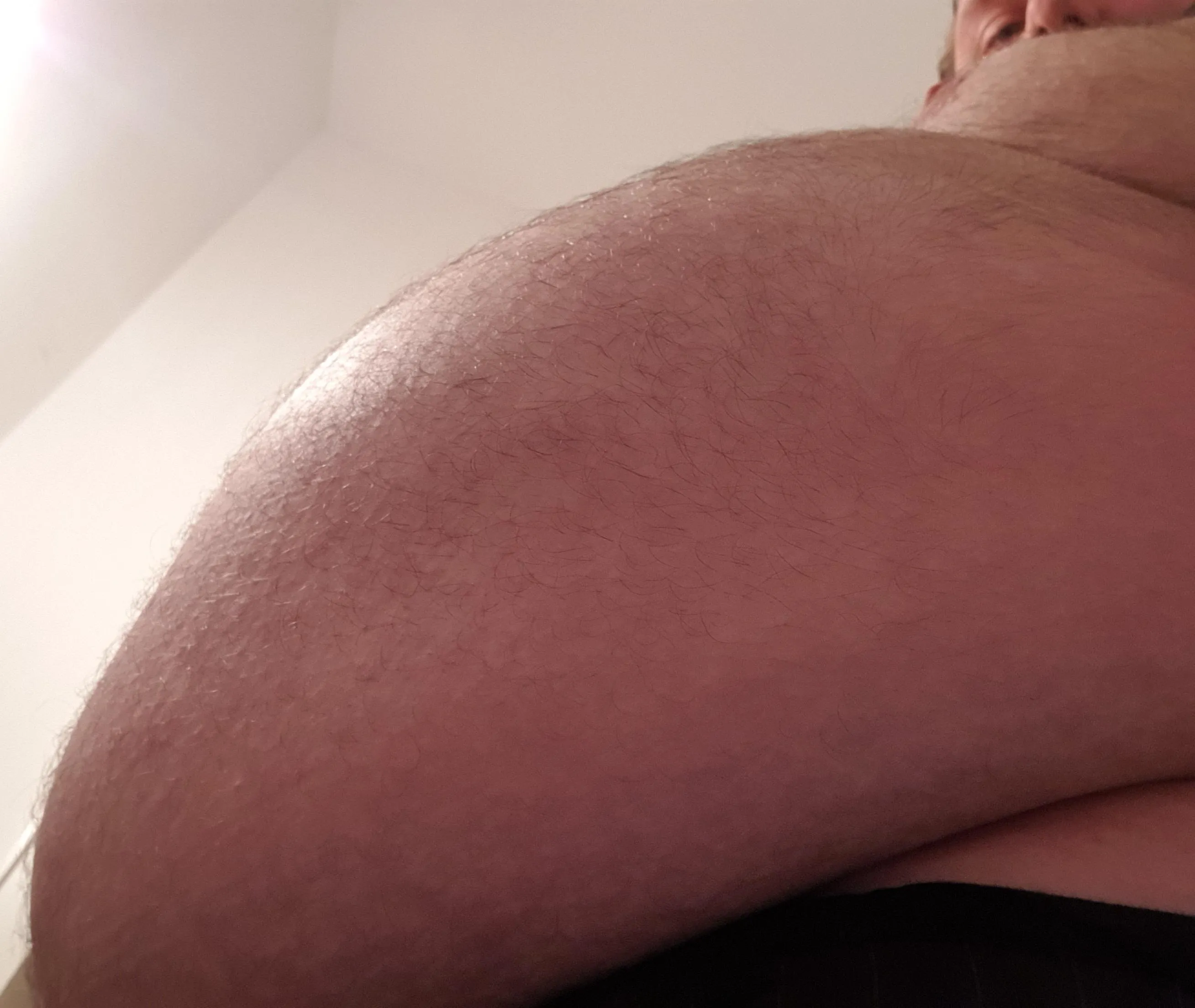 It's way too hot for a fatty like me... so here's some shiny belly 😅🥵