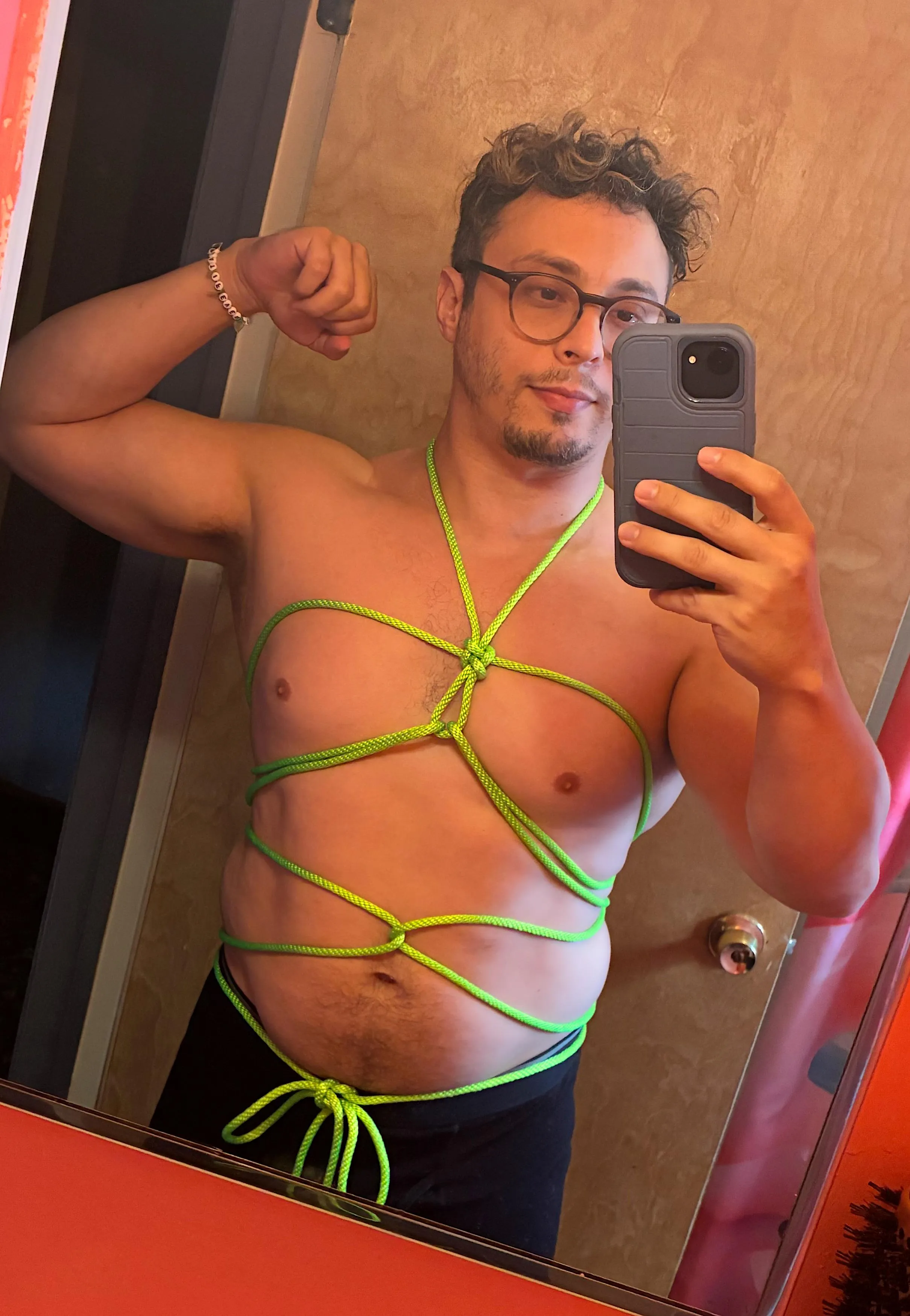 Practicing self-tying chest harnesses