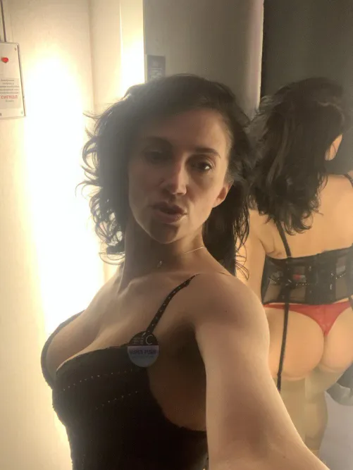 Comment your age if you like cougars like me. Must over 18