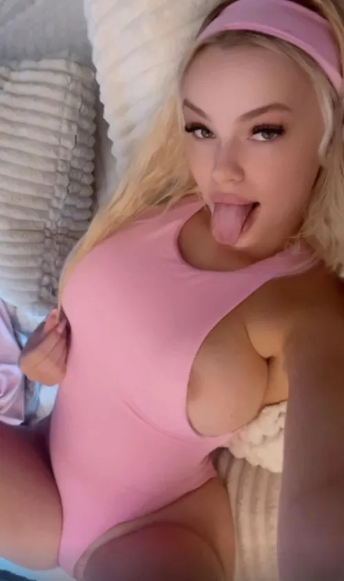 How small is that cock I want to laugh🤣