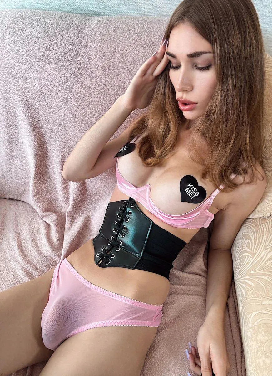 Would you blow a girl with a sweet dick?