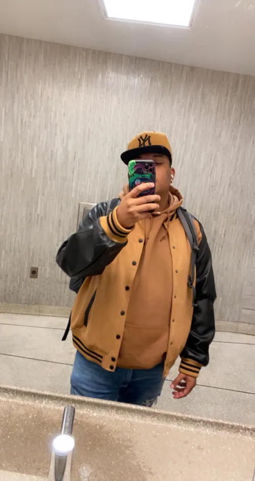 27M just looking for a guy to get to know.  Would love to go on a date. Just chill and have a good time. Don’t mind driving outside of Rochester if it’s worth it. Hit me up.