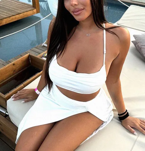 didnt know a dress could make me feel this dangerous