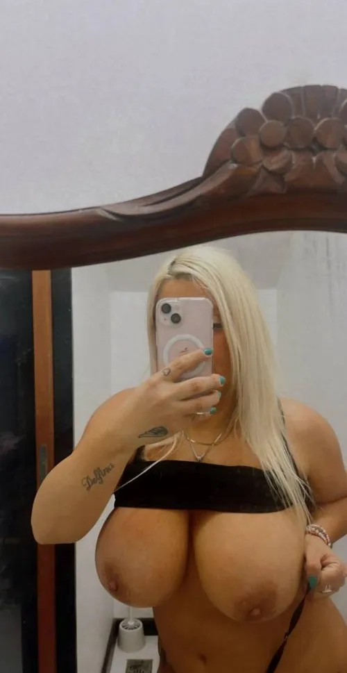 Divorced MILF hunting for trouble.