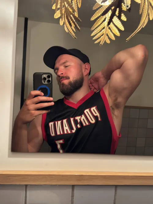 do u like a sweaty armpit? 🥵