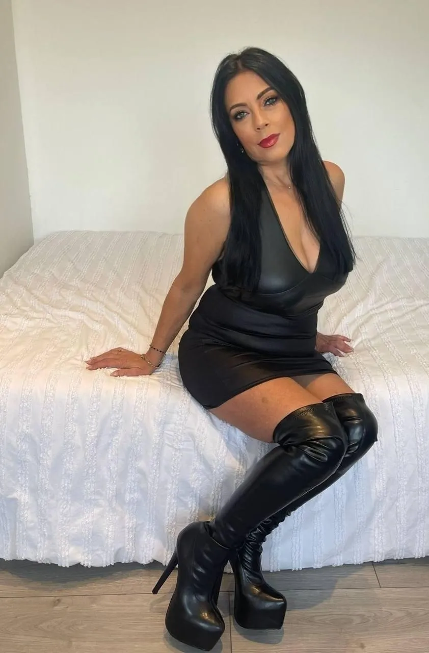 Hey boys, this is my wife who likes cuckold...So let's get in touch, we'll fuck my wife together through Oda, I'll watch and tell you how you should fuck her if you want...we're really keen on lots of cocks, including black bigcook :)