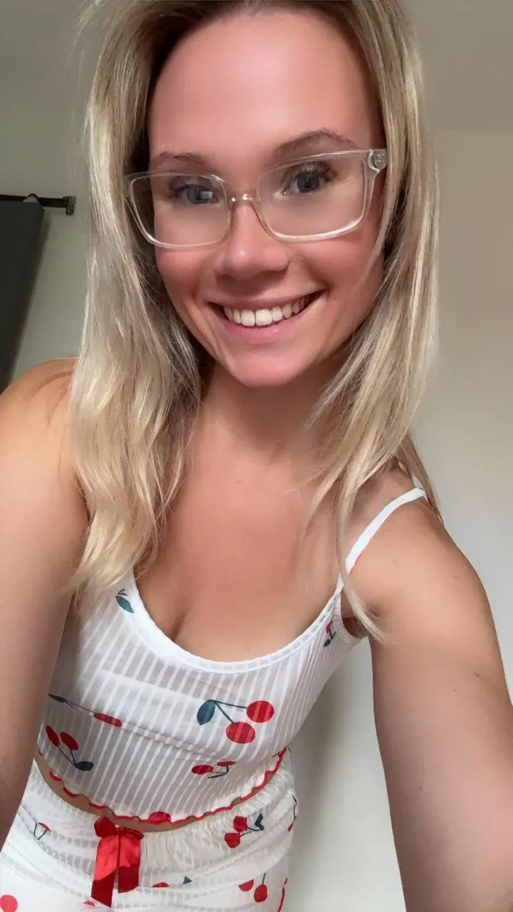 I'm the girl you never knew you wanted, do you want to fuck me?