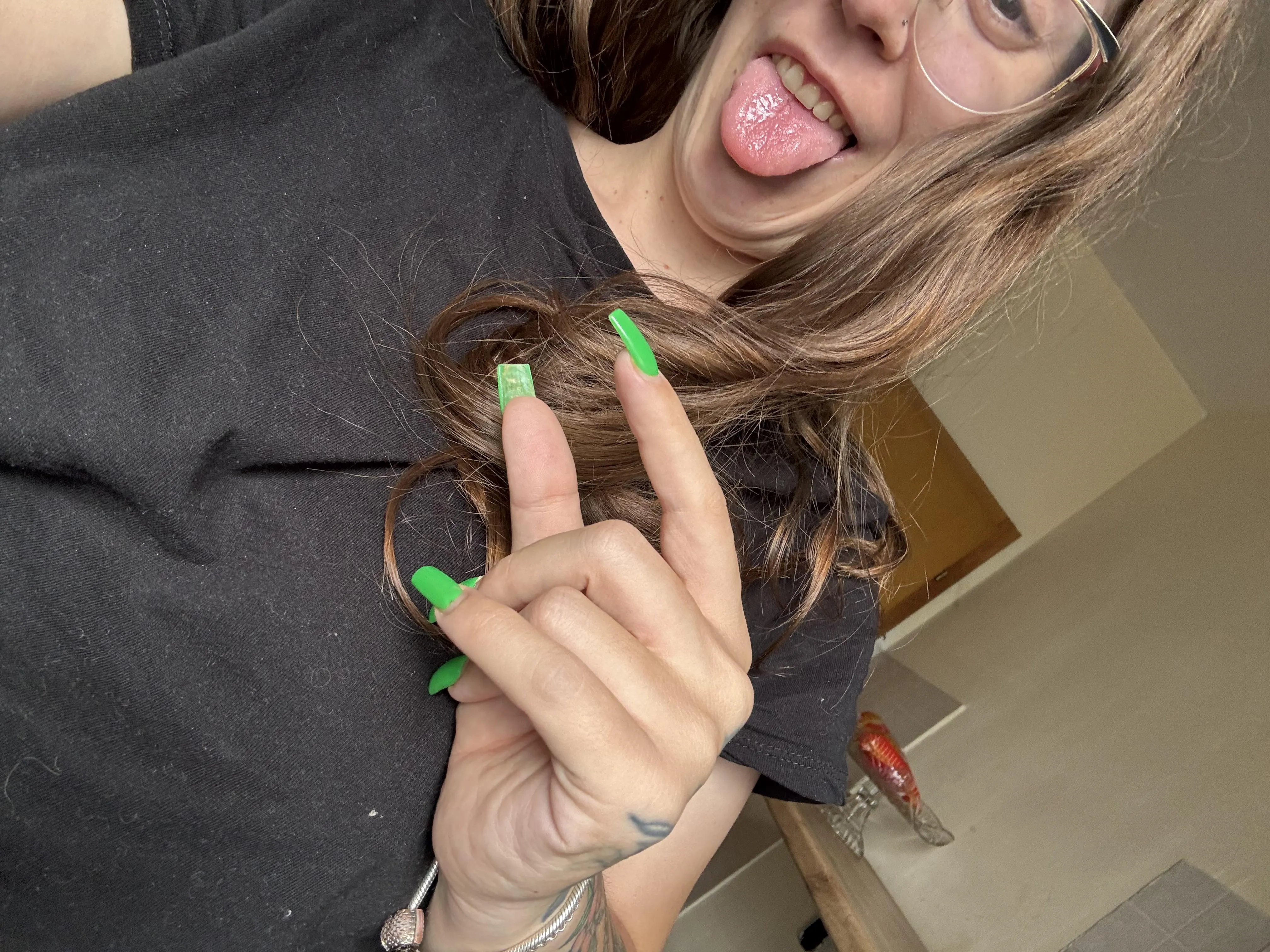 Say it loud: YES, GODDESS… and I’ll give that little dick a rating 😏