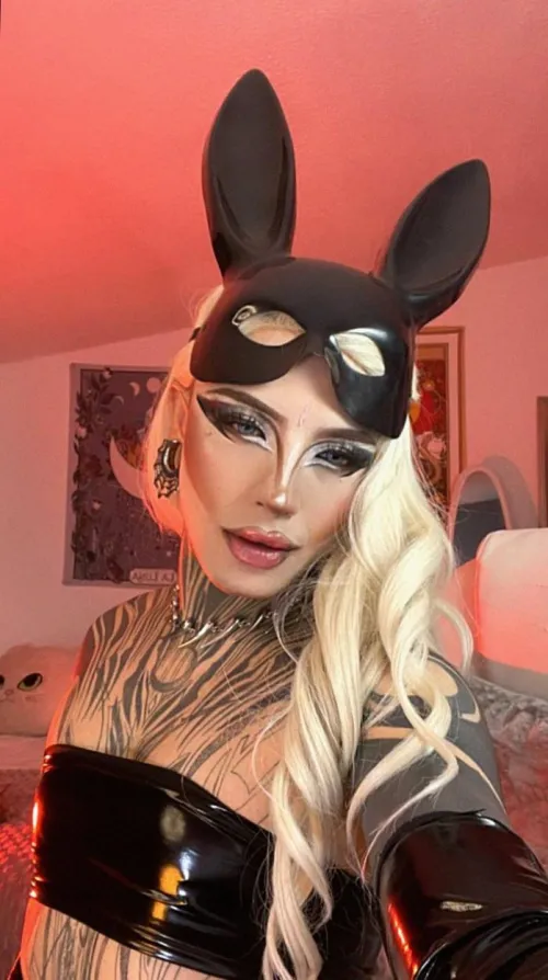 Who’s hungry for a naughty shemale to play with tonight? 😏🍆💦