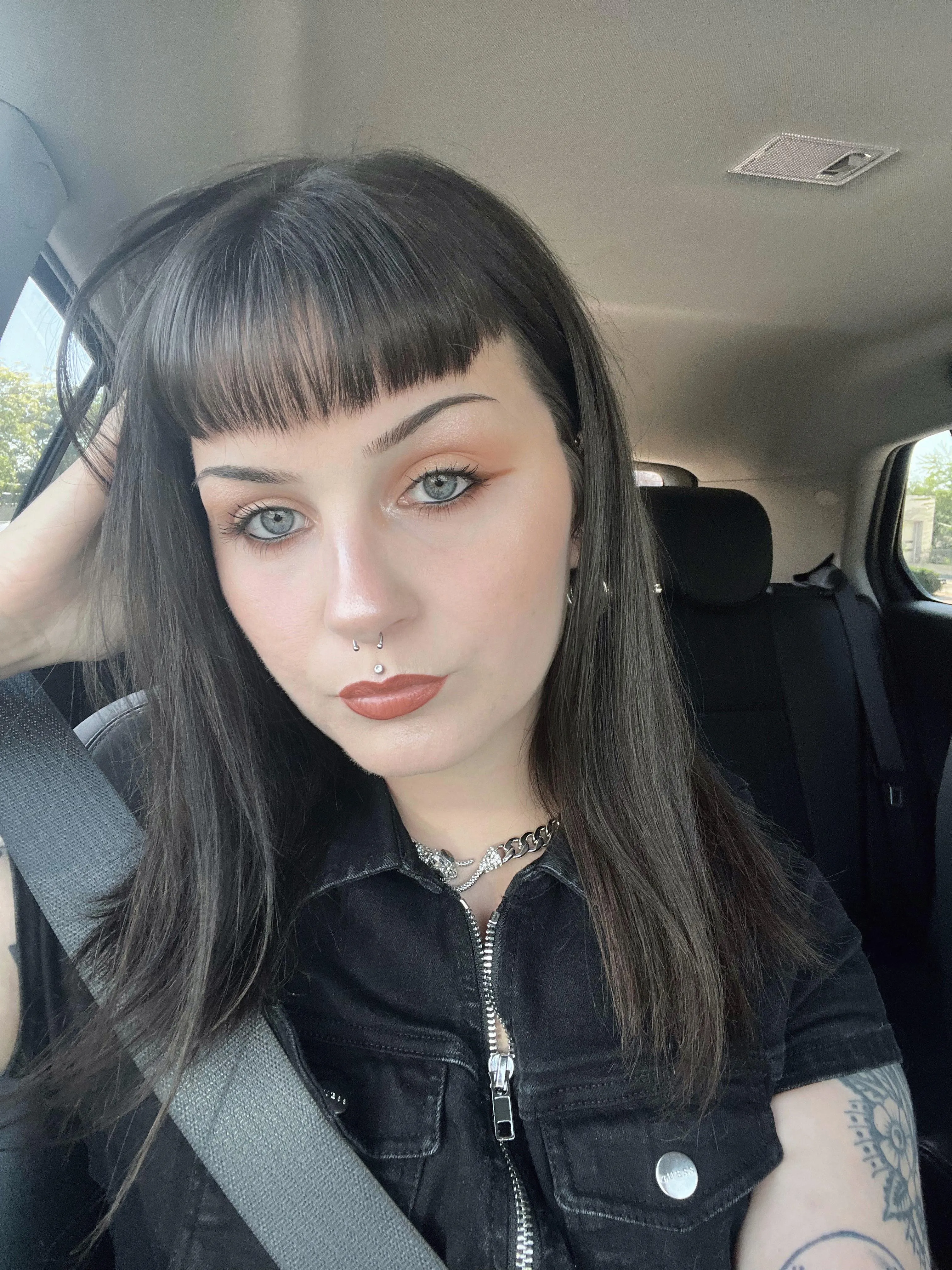 why is your money still in your account when it could easily be used on my throne? 😇