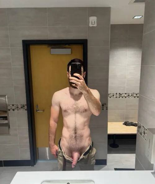 30 Experienced Verbal Dom Bi Bull looking for an Asian cuck couple (single women also welcome)